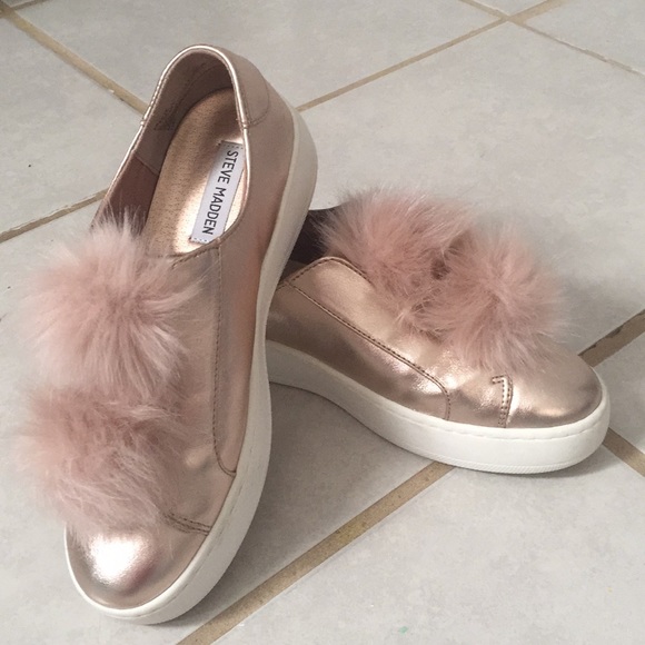 steve madden pom pom slip ons
